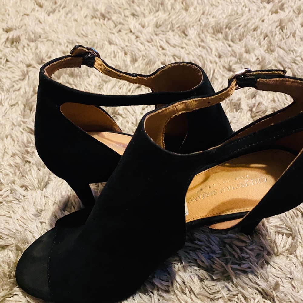 Heels - Picture 2 of 3